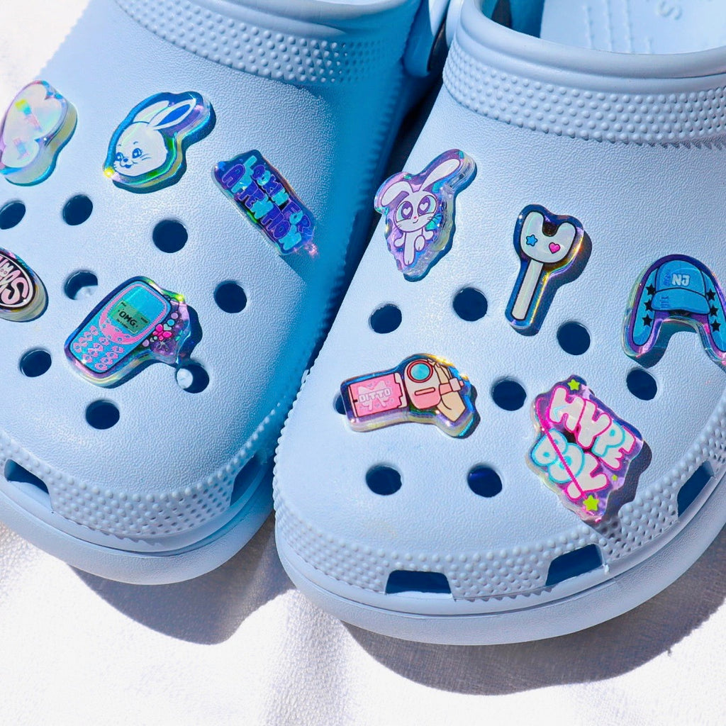 IYEUNAAAA  Crocs fashion, Crocs jibbitz ideas, Blue crocs