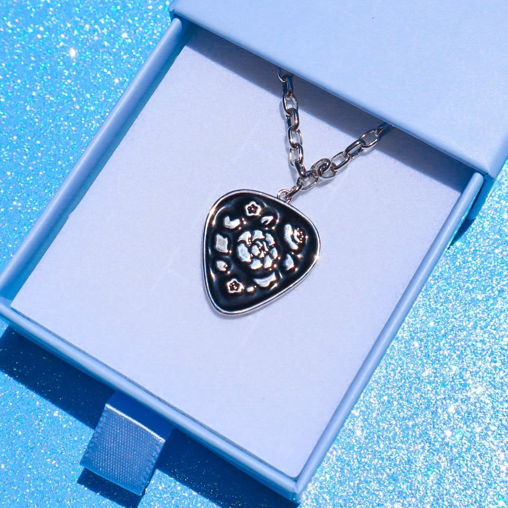 アイドルグッズ [SUGA] GUITAR PICK NECKLACE Silver ARTIST MADE COLLECTION BY BTS - SUGA - GUITAR PICK NECKLACE
